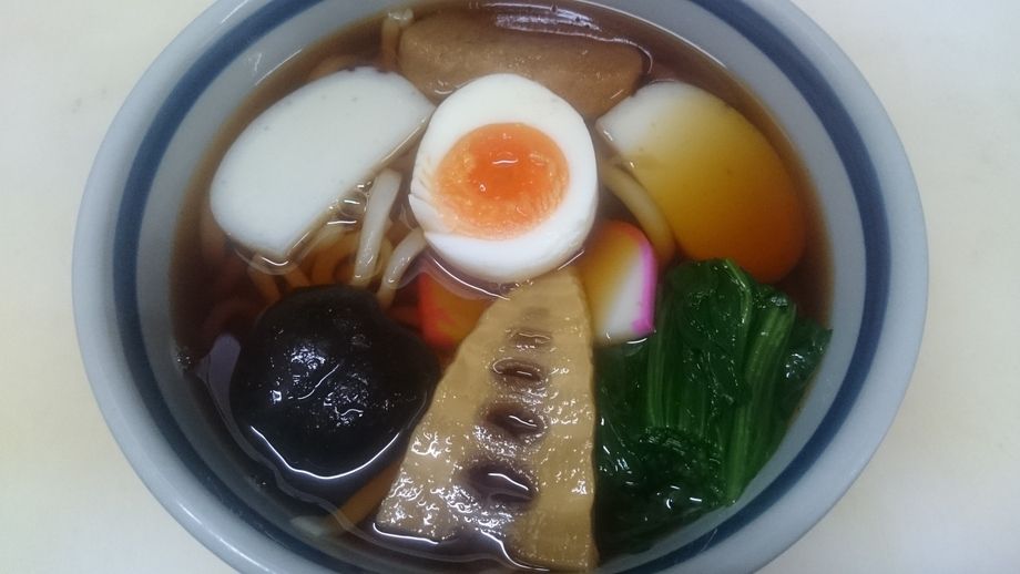 おかめうどん（1220円）