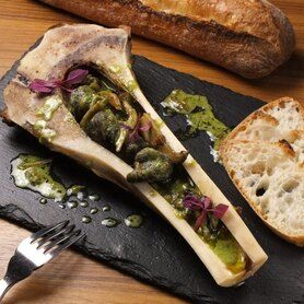 エスカルゴと牛骨髄のブルゴーニュ風