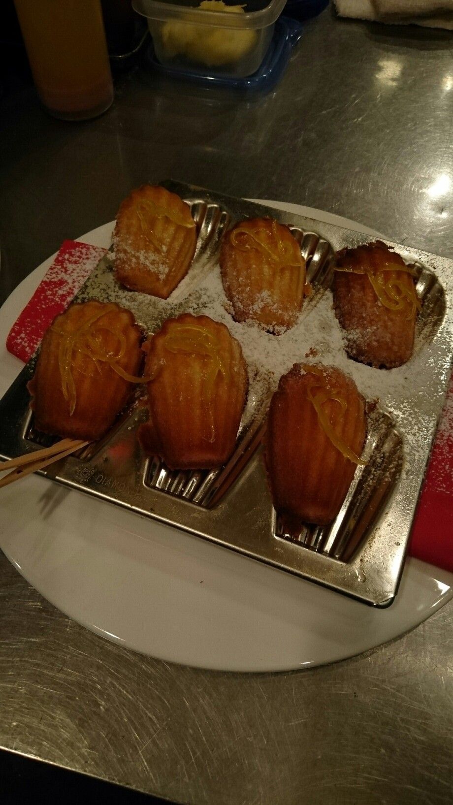 自家製焼き立てマドレーヌ