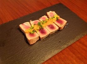 本鮪中トロのレアステーキ