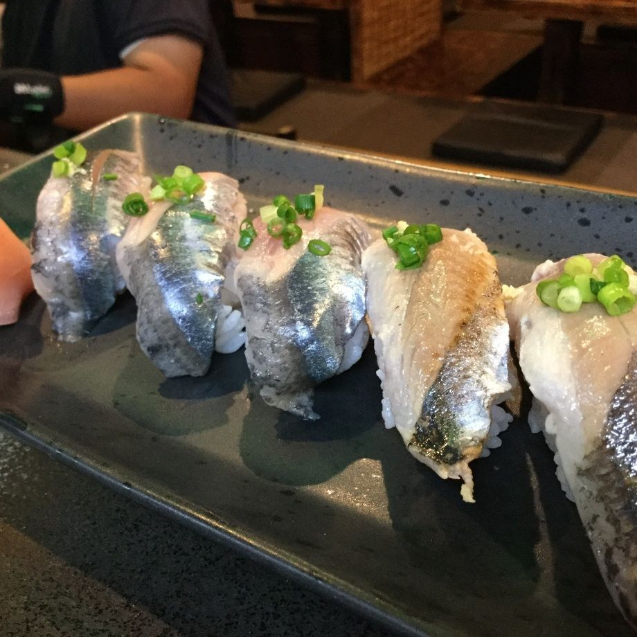 半身 秋刀魚 握り（¥1,200）