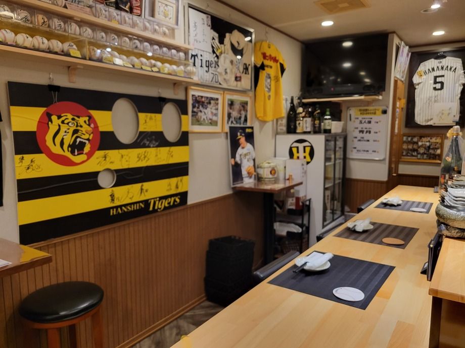 店内の選手・コーチの落書きとお宝バットとグッズ