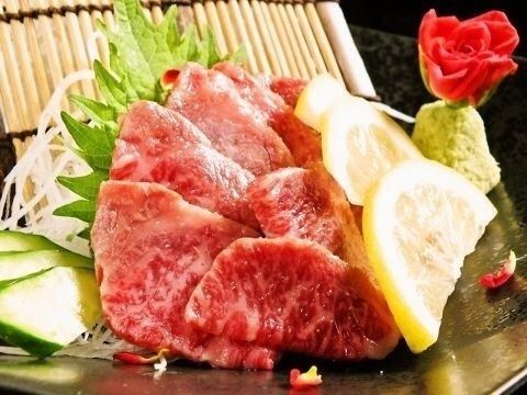 当店自慢の肉の刺身！ 全9種！（680~1480円）