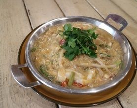 オースワン（牡蠣のタイ風卵とじ）