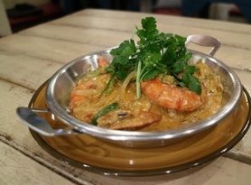 クンパッポンカリー　（熱々エビの卵カレー炒め）