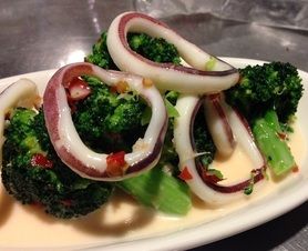 イカとブロッコリーのサラダ