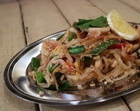 パッタイ（タイ風イカ焼きそば）