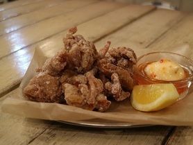 定番の鶏の唐揚げ