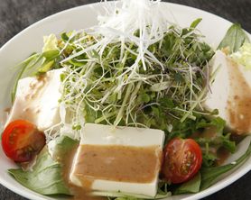 豆富と八種のスプラウトサラダ