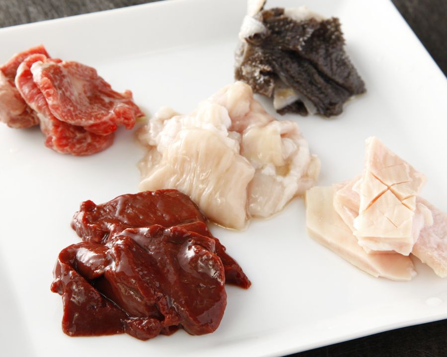 国産牛ホルモン五種盛合せ（日替）塩／味噌