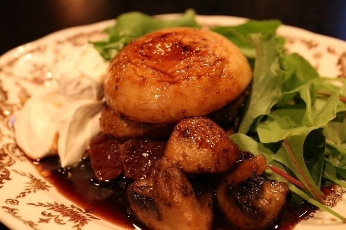 馬肉とフォアグラのジャンボマッシュルームはさみバルサミコソース仕立て