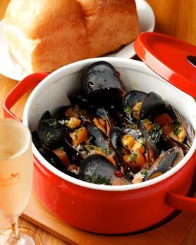 三陸沖ムール貝のスパークリングワイン蒸し（2ポンド）