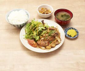 特製！ホルモン定食