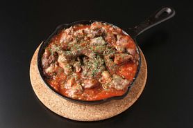 牛すじトマトオーブン焼き