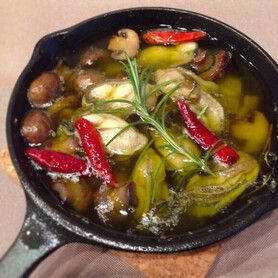 ベーコンときのこのアヒージョ