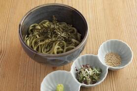 小野茶を練りこんだ冷茶そば