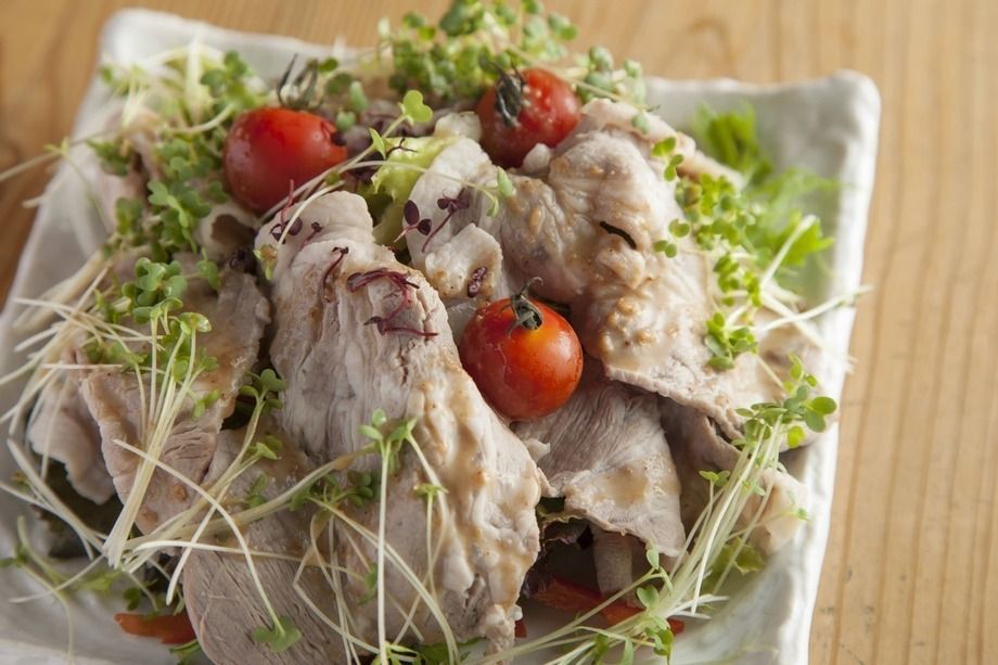 鹿野高原豚の冷しゃぶとスプラウトサラダ