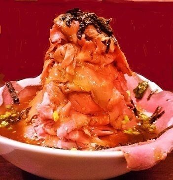 飲めるローストビーフ丼『富士山』（1,280円）