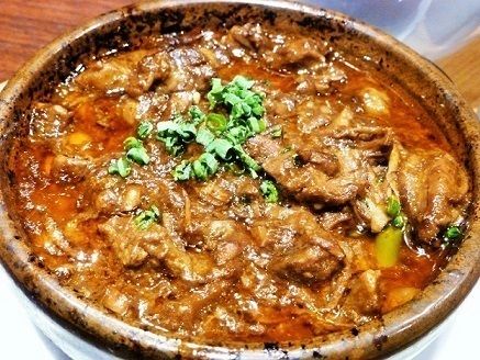 和牛スジ肉の赤ワイン煮込み　パルマンティエ風（980円）