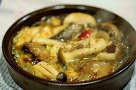 マッシュルーとキノコの味噌アヒージョ