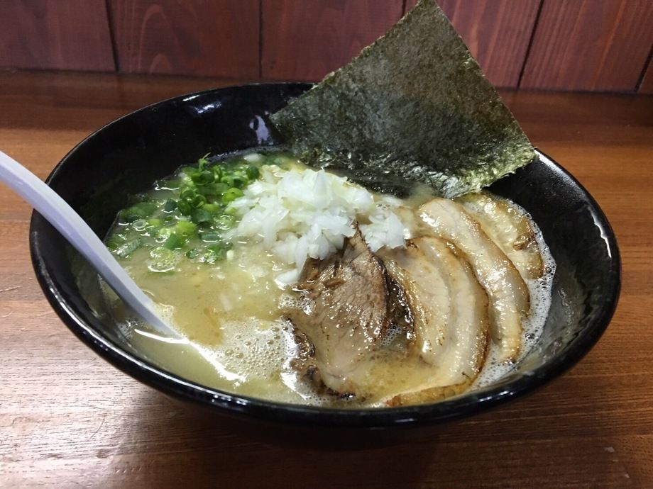 チャーシュー塩鶏白湯ラーメン（890円）