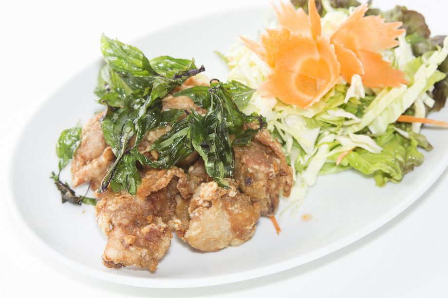 ガパオ鶏カラ（ガパオ食堂特製鶏肉の唐揚）（980円）