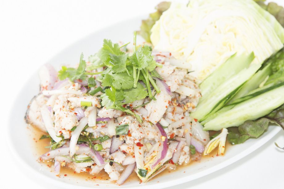 ラープ・プラー（白身魚とタイハーブのサラダ）（1,080円）