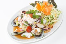 ヤム・タレー（シーフードとタイハーブのサラダ）