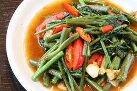 パッブンファイデーン　空芯菜炒め