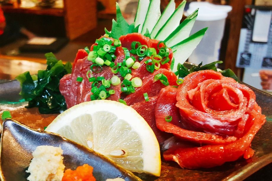 熊本産 馬刺（¥1,000）