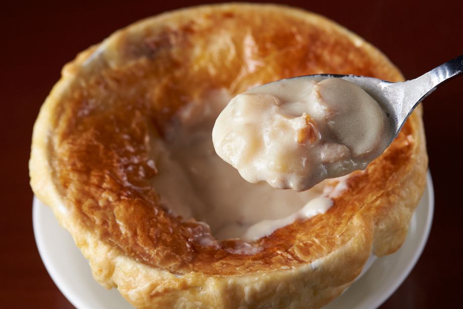 チキンときのこのBeerクリーム煮　パイ包みオーブン焼き