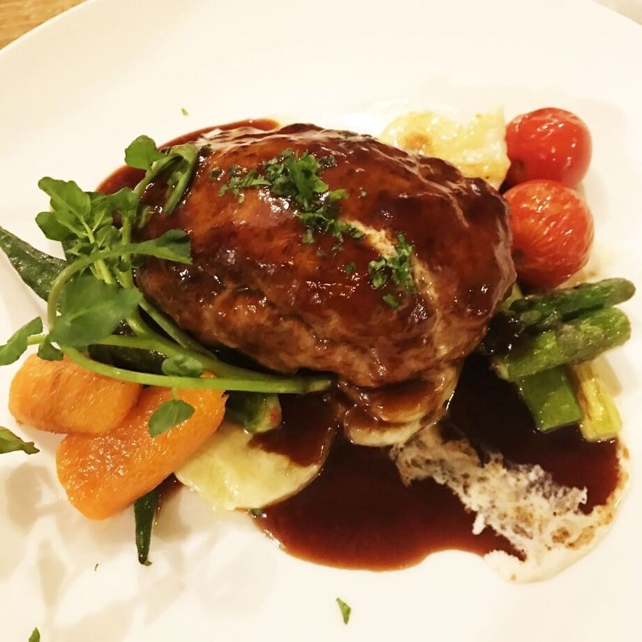 自家製ハンバーグ　～赤ワインソース～