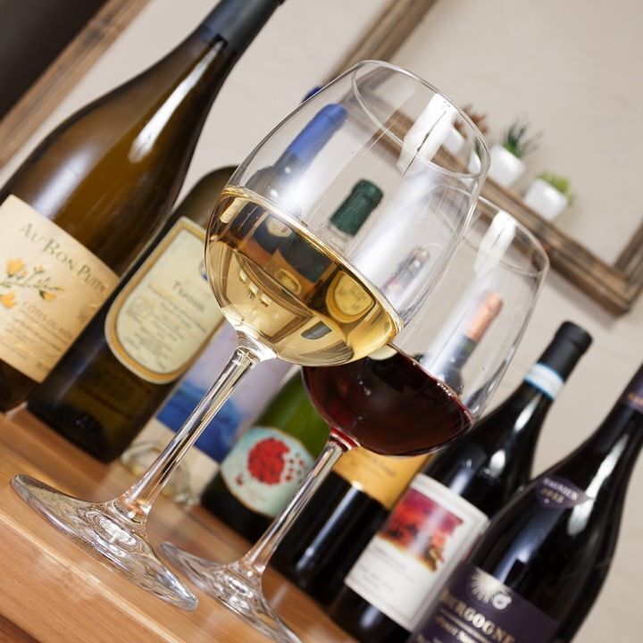 ランチタイムサービスとして、生ビール・スパークリング・ワインがALL350円、ソフトドリンクはコーヒー含む4種各300円で付けられます♪