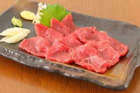 青森産さばきたて馬刺し