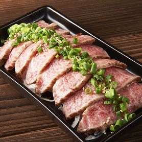 黒毛和牛リブロースのレアステーキ