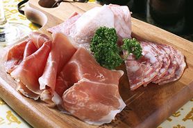 熟成生ハムとサラミの盛り合わせ