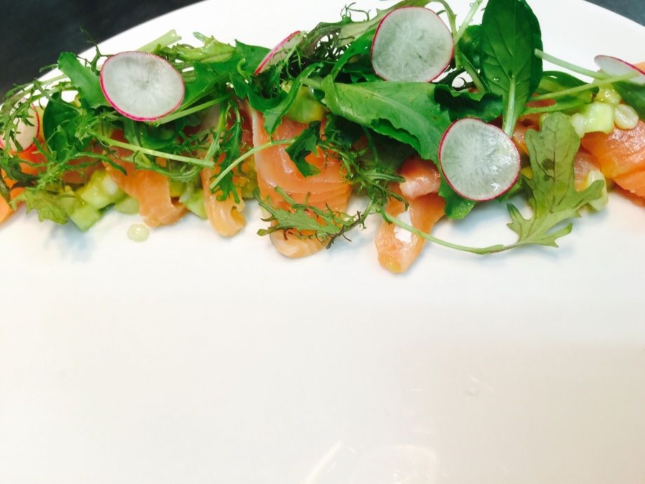 スモークサーモンのカルパッチョ