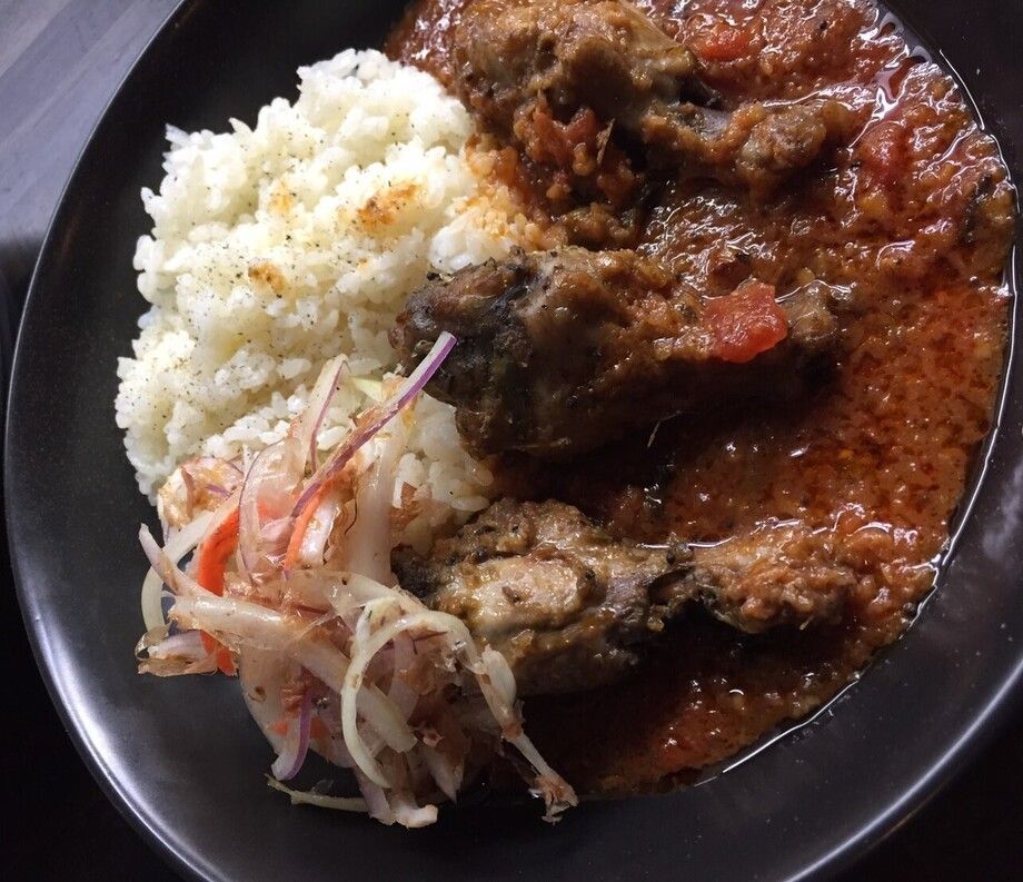 【平日限定】牛すじ薬膳カレー+サラダバー+1ドリンク