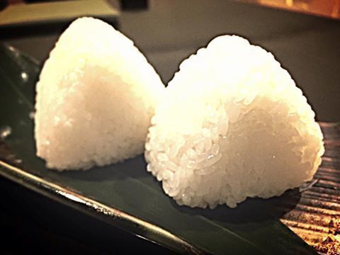 おにぎり１個　お稲荷１個（各１個５０円）