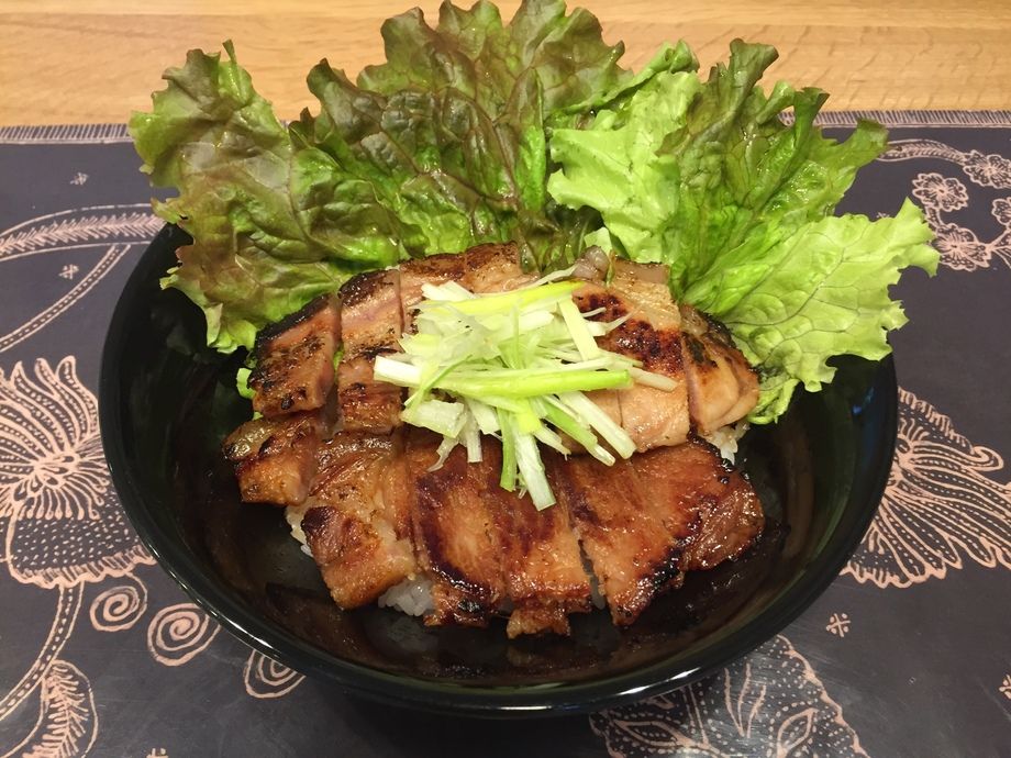 世界商事のぶた丼