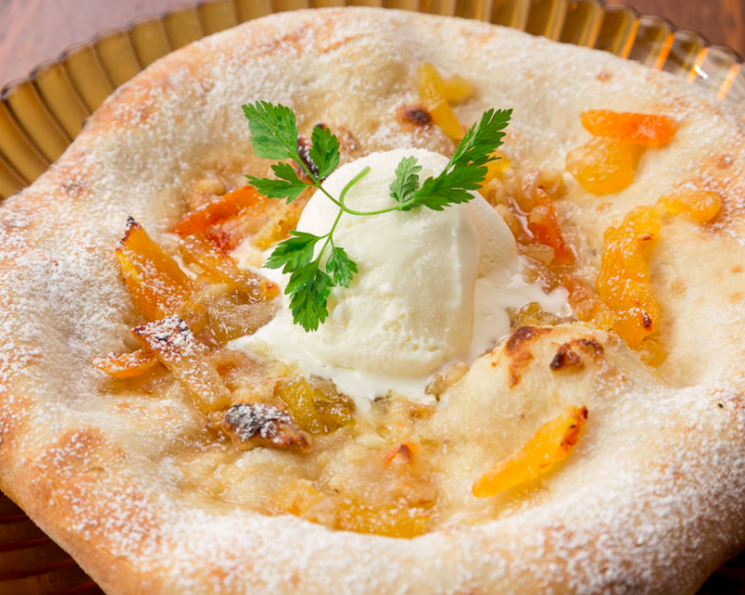 ドライフルーツとバニラアイスのピザ