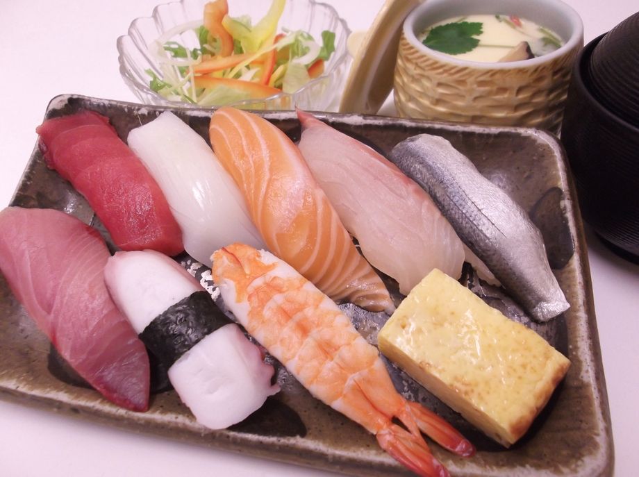 ランチタイム限定(11:00～15:00)　　　得○握り（1050円(1134円)）