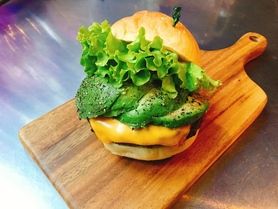アボカドチェダーチーズバーガー