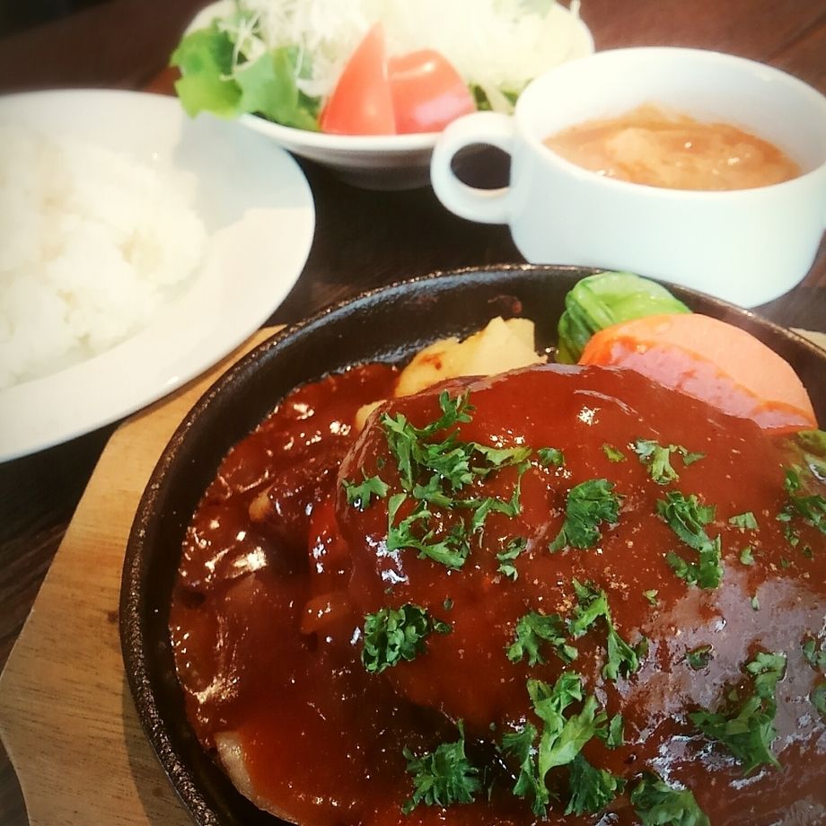 粗挽きハンバーグランチ（￥1,280）