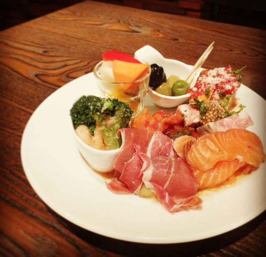 前菜8種盛合せ（￥1,280）