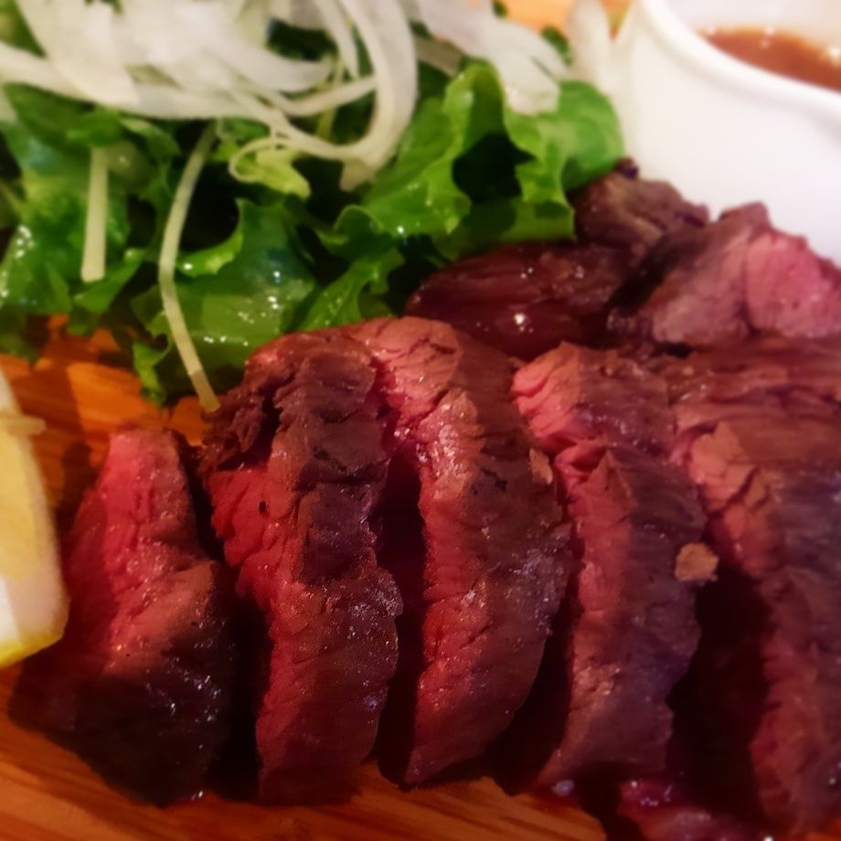 豪州産　牛バベット(ハラミ)ステーキ 黒胡椒バターソース（￥1,780）