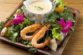 ごろごろシーフードパクチーサラダ