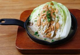 特製ソースのアンチョビキャベツ