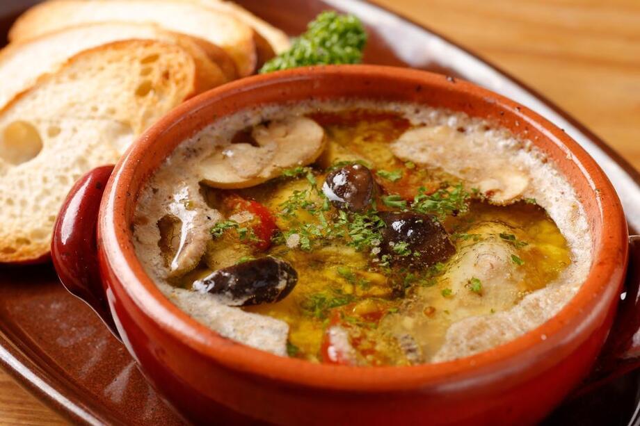 牡蠣のアヒージョ（720円）