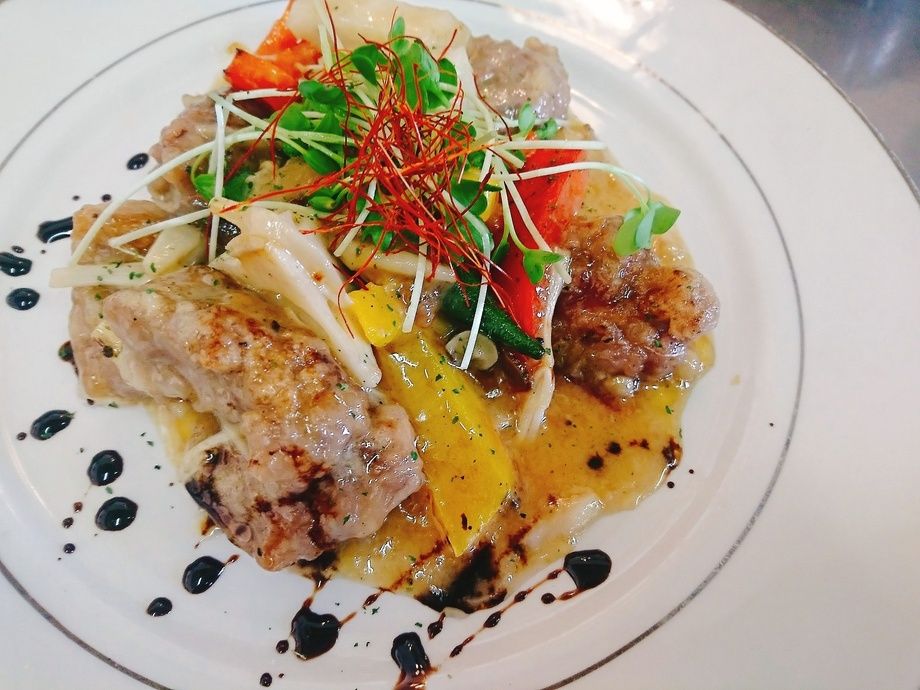 豚のホホ肉のガーリック炒め（1430）